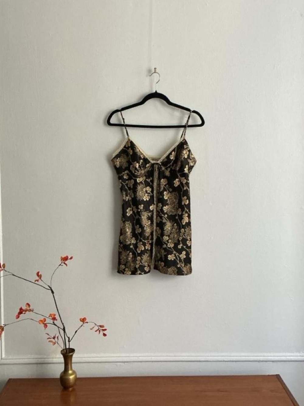 Vintage Y2K Victoria Secret Floral Lace-Trim Top in Black and Gold
